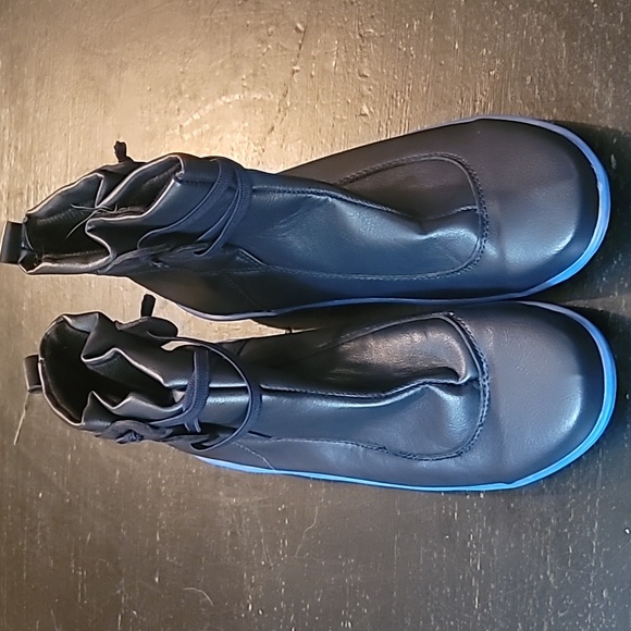 NWOT BLk BOOTS - leather w/blue soles. - Picture 2 of 6